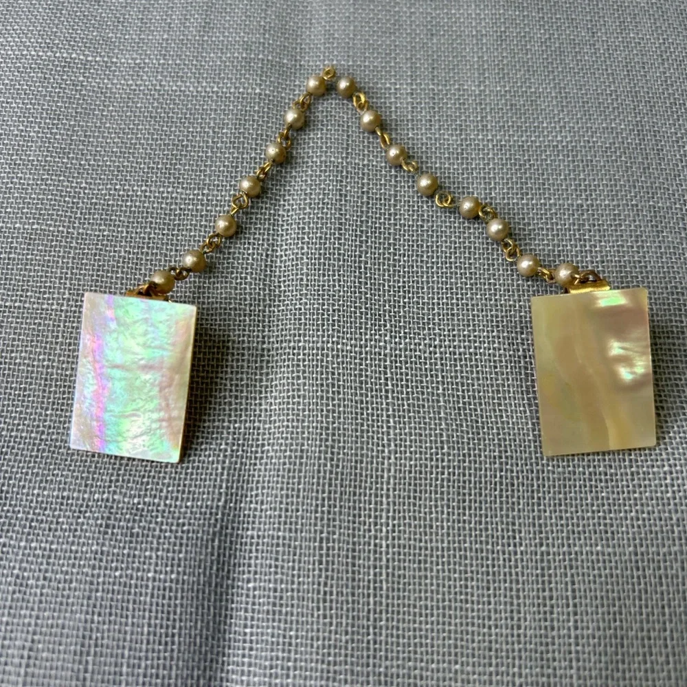 Vintage Gold Tone MOP faux pearl beaded classic retro Sweater Clip - Picture 3 of 5